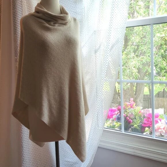 BIG BUDDHA CREAM GOLD PONCHO ONE SIZE - Picture 4 of 4